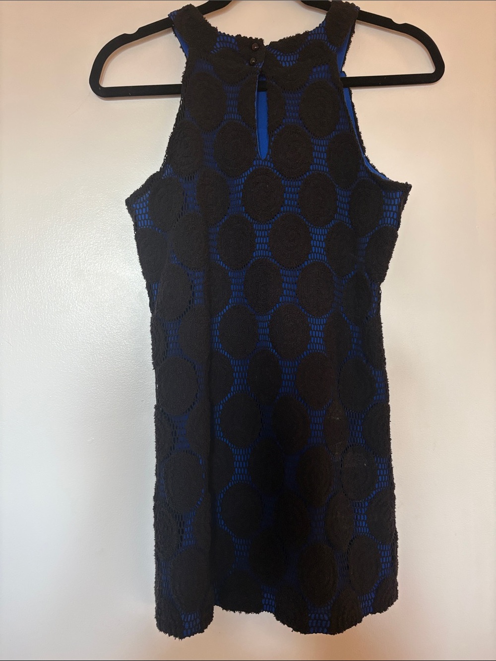 INC Sleeveless Double Layered Knit Top in Black & Blue Textured Circle Pattern M